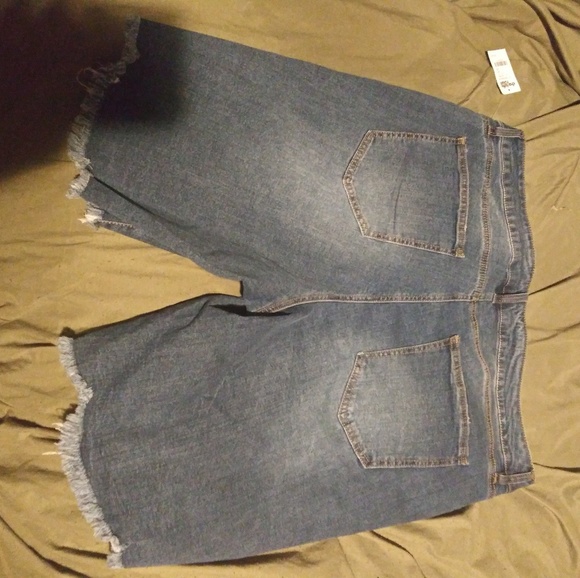 Refuge+ Bermudas BRAND NEW - Picture 2 of 3